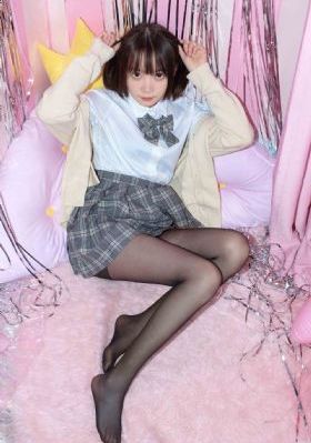 欧美白丝无内美女_1080P高清在线观看